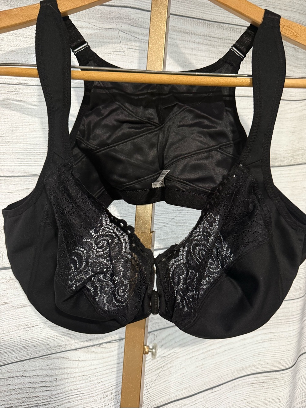 Glamorise front clasp lace bra